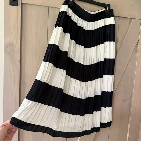 J. Crew Navy and White Striped Pleated Maxi Skirt, beautiful and classy - Picture 4 of 7